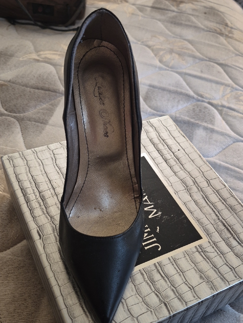 Vero Cuoio Black Pointed-Toe Leather Pump